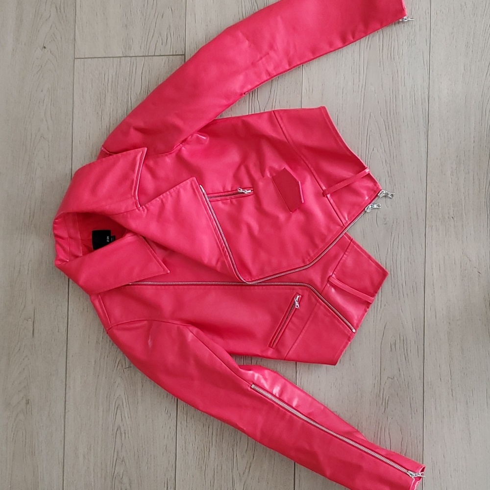 New Ji Oh Ready-to-wear Fall Collection Red Jacket